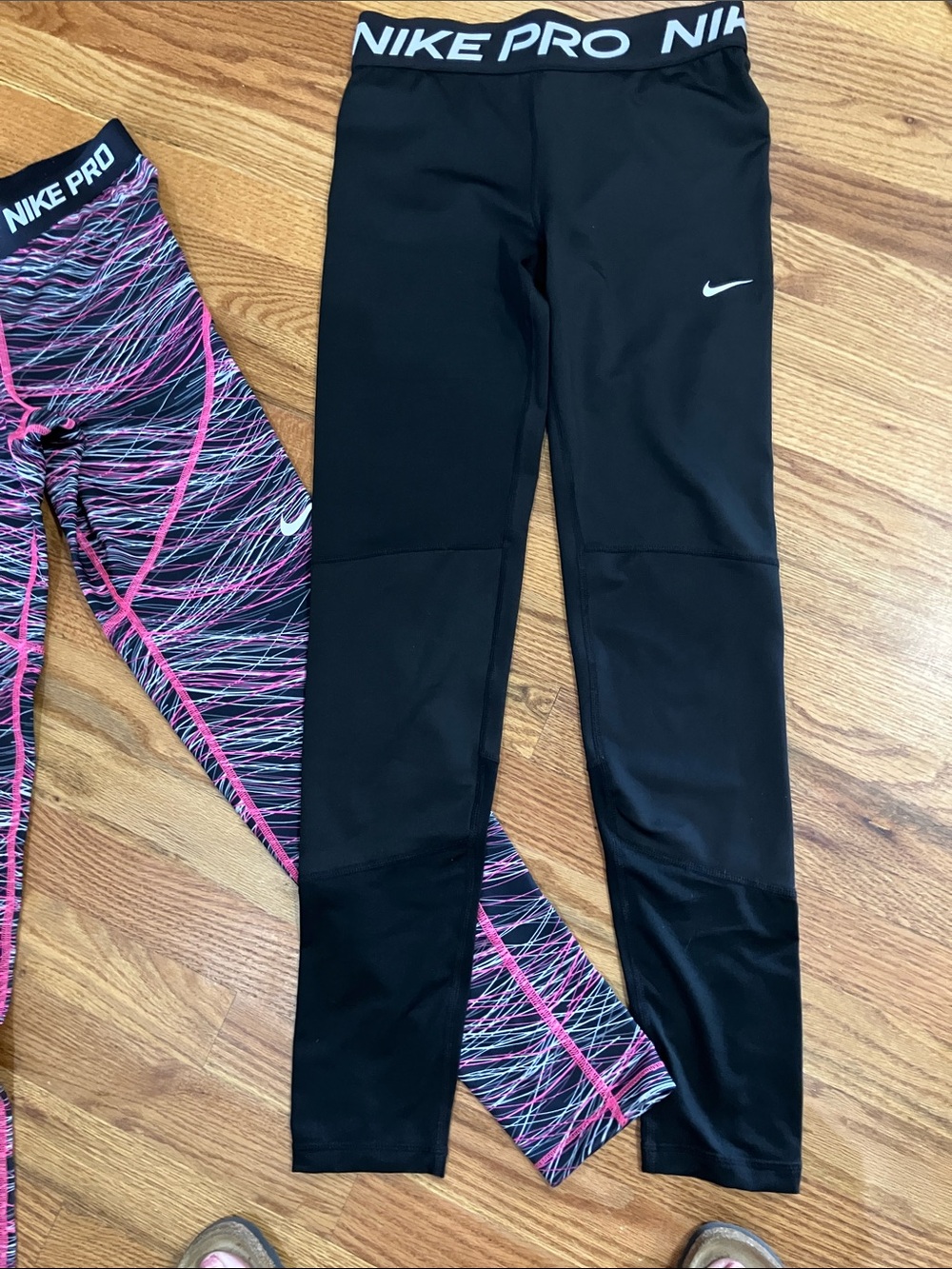 Nike Pro Women’s Black and Pink Pattern Legging and Black Legging Sz XL EUC - Picture 2 of 12